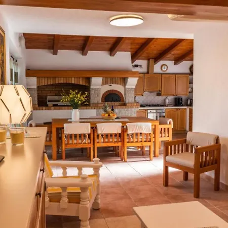 Apartment Kike - 60 Meters From The Petrcane
