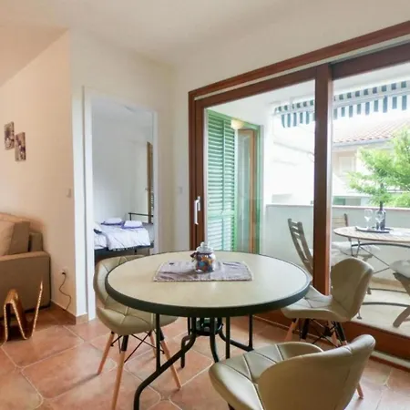 Kike - 60 Meters From The Apartment *