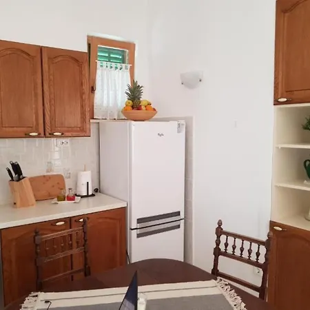 Kike - 60 Meters From The Petrcane